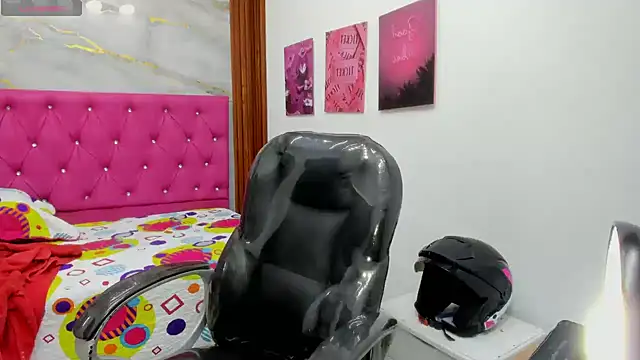 Snapshot of Helen_russo chatting on January 7, 2026, 6:35 pm Helen russo online show from January 7, 2026, 6:35 pm