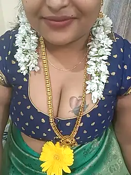 Snapshot of Ashwini_Gowda_91 chatting on January 10, 2025, 4:20 pm Ashwini Gowda 91 online show from January 10, 2025, 4:20 pm