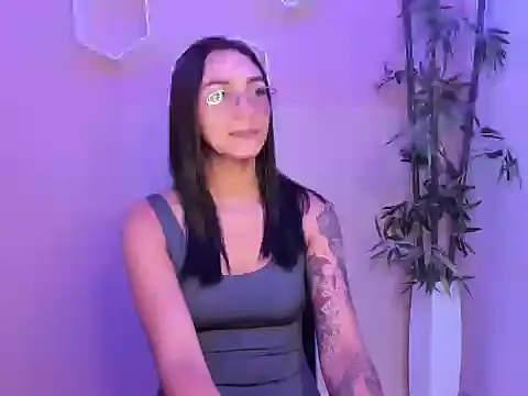 ASIAM BRUNET online show from March 9, 2026, 4:43 pm