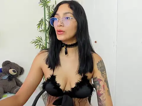 Snapshot of ASIAM_BRUNET chatting on November 22, 2025, 4:06 pm ASIAM BRUNET online show from November 22, 2025, 4:06 pm