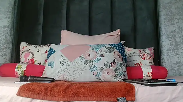 Lucy Blacksilk online show from November 19, 2025, 9:15 pm