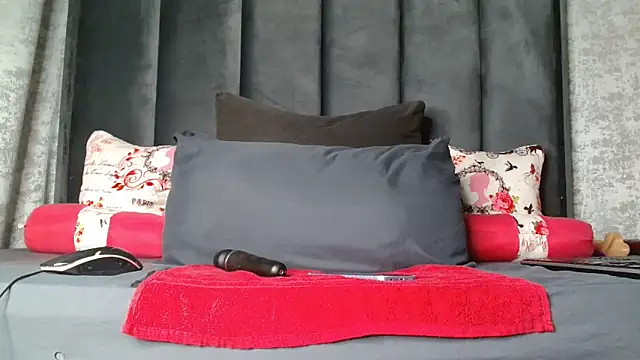 Lucy Blacksilk online show from November 24, 2025, 1:33 pm