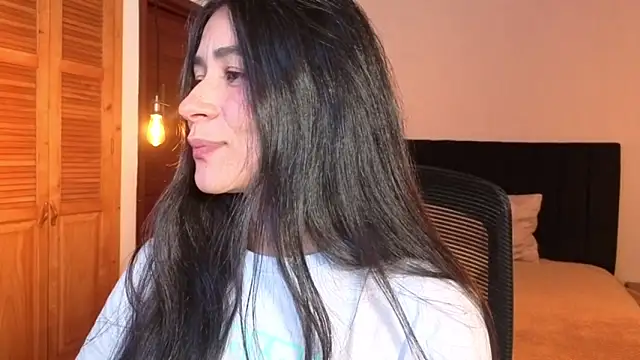 ChloeTurner  online show from April 3, 2026, 1:17 pm