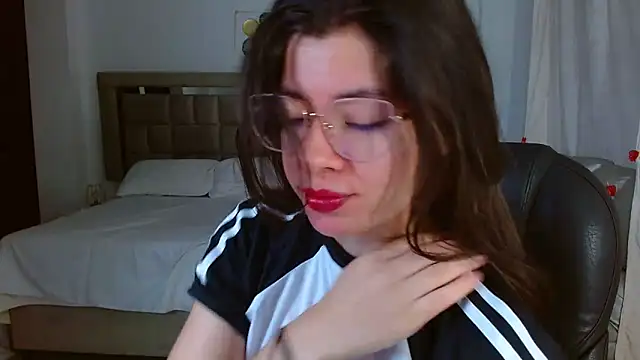 zoecruzz online show from February 19, 2026, 1:30 pm