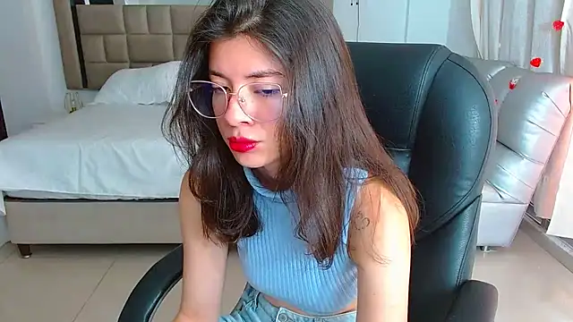 zoecruzz online show from March 4, 2026, 1:30 pm