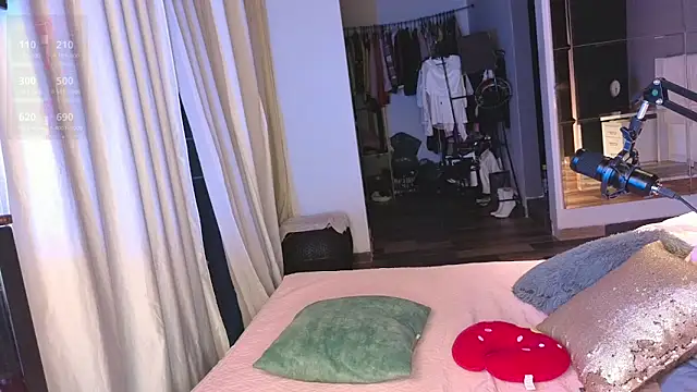 Snapshot of greyslopez chatting on November 5, 2025, 10:46 pm greyslopez online show from November 5, 2025, 10:46 pm