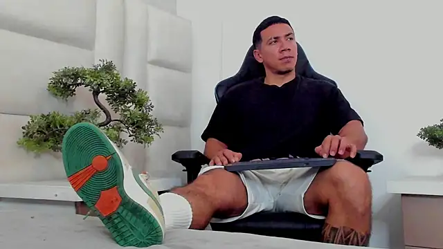 Snapshot of marc_ginale chatting on November 9, 2025, 5:39 pm marc ginale online show from November 9, 2025, 5:39 pm