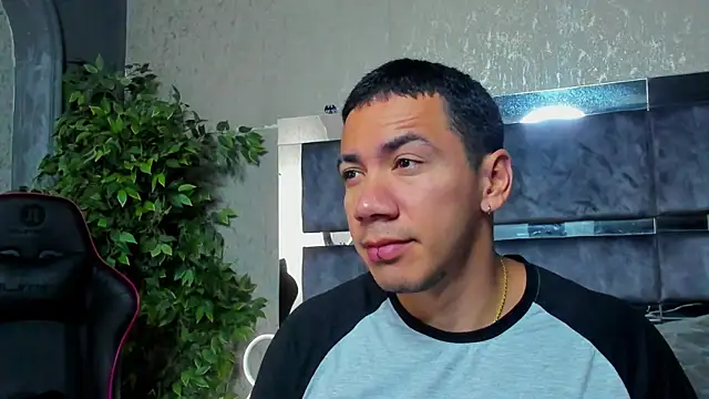 Snapshot of marc_ginale chatting on December 2, 2025, 12:40 pm marc ginale online show from December 2, 2025, 12:40 pm