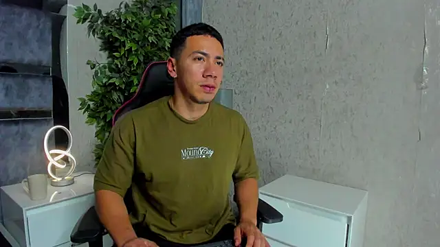 Snapshot of marc_ginale chatting on December 22, 2025, 10:21 pm marc ginale online show from December 22, 2025, 10:21 pm