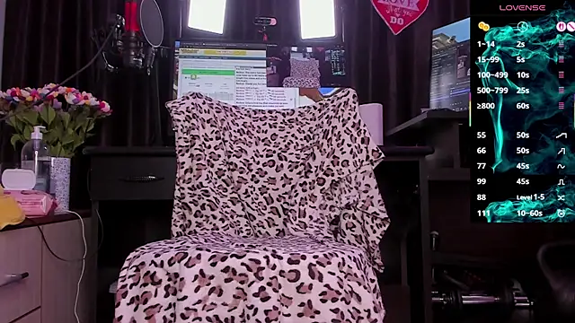 Snapshot of Raissa_sky26 chatting on November 9, 2025, 3:32 am Raissa sky26 online show from November 9, 2025, 3:32 am