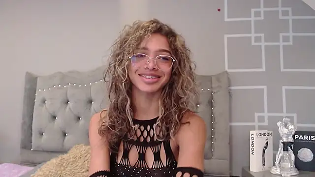 BritneyCollins online show from March 19, 2025, 12:12 pm