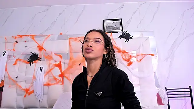 BritneyCollins online show from October 8, 2025, 11:45 am