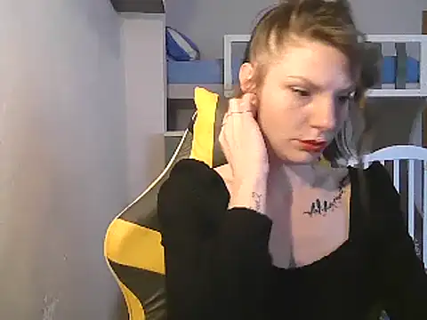 Feli blue online show from February 18, 2025, 12:06 pm