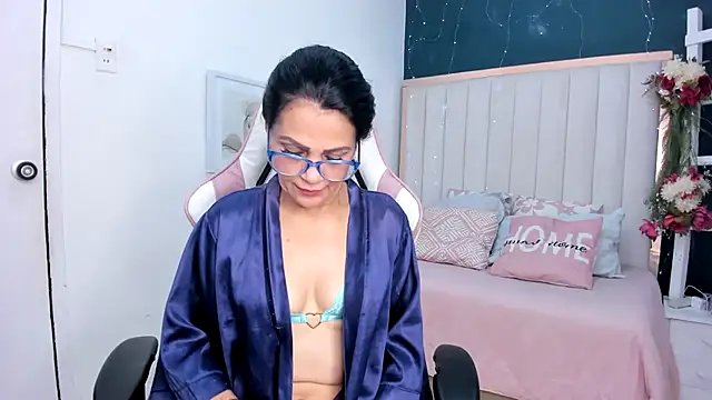 Snapshot of margot_smith_ chatting on November 18, 2025, 12:30 pm margot smith online show from November 18, 2025, 12:30 pm