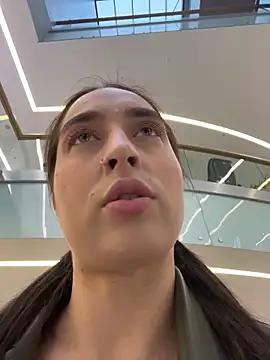 Holly Play online show from November 6, 2025, 9:13 am