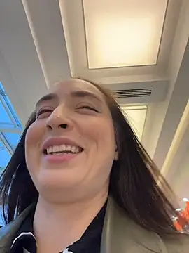 Holly Play online show from October 30, 2025, 9:07 am