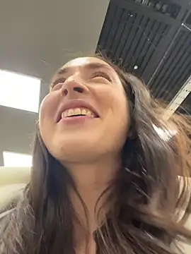 Holly Play online show from February 6, 2026, 12:12 pm