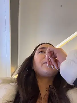 Holly Play online show from March 6, 2026, 12:00 pm