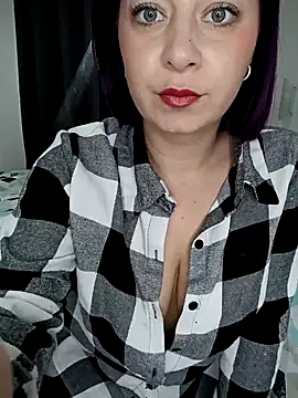 Chaudesquirt online show from February 5, 2025, 1:11 pm