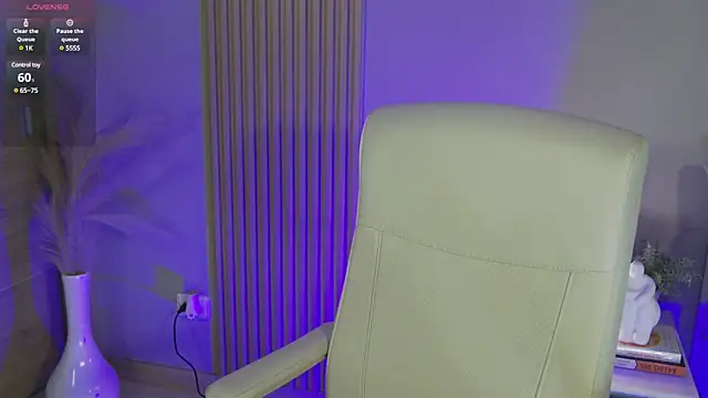 Snapshot of Alessia-miller_ chatting on December 7, 2024, 12:03 am Alessia-miller online show from December 7, 2024, 12:03 am