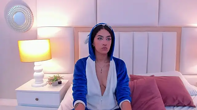 Snapshot of EllaBennet chatting on January 31, 2025, 11:35 am EllaBennet online show from January 31, 2025, 11:35 am