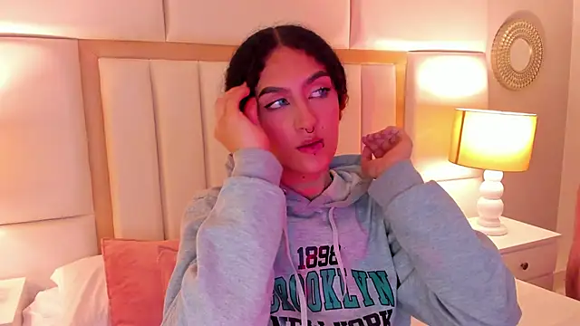 Snapshot of EllaBennet chatting on March 18, 2025, 11:00 am EllaBennet online show from March 18, 2025, 11:00 am