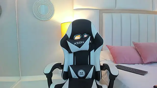 Snapshot of EllaBennet chatting on February 20, 2025, 4:50 am EllaBennet online show from February 20, 2025, 4:50 am