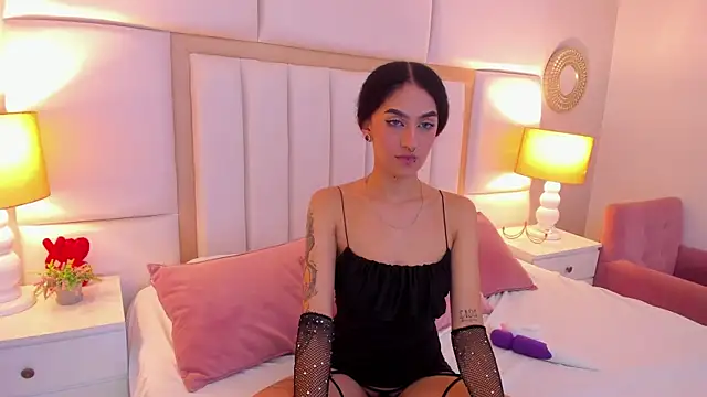 Snapshot of EllaBennet chatting on February 23, 2025, 8:17 am EllaBennet online show from February 23, 2025, 8:17 am