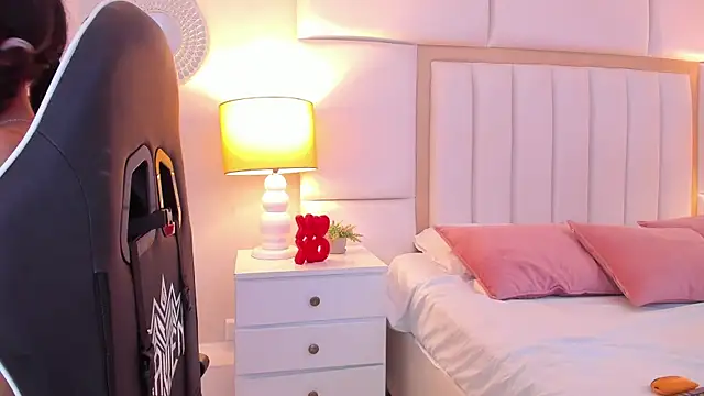 Snapshot of EllaBennet chatting on February 20, 2025, 7:55 am EllaBennet online show from February 20, 2025, 7:55 am