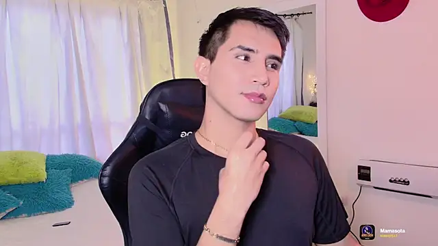 Snapshot of Chris_Maddox chatting on November 18, 2025, 8:34 pm Chris Maddox online show from November 18, 2025, 8:34 pm