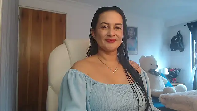 lucy diiaz online show from September 12, 2025, 7:13 pm