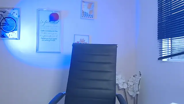 lucy diiaz online show from March 4, 2025, 8:38 pm