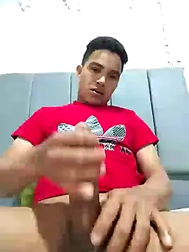 Snapshot of Thiago_mas chatting on December 15, 2024, 4:15 pm Thiago mas online show from December 15, 2024, 4:15 pm