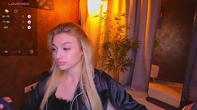 Snapshot of Ella_Milla chatting on January 27, 2025, 12:26 pm Ella Milla online show from January 27, 2025, 12:26 pm