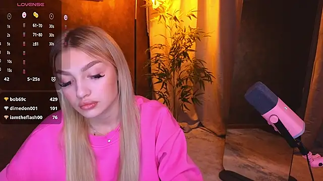 Snapshot of Ella_Milla chatting on January 13, 2025, 11:41 am Ella Milla online show from January 13, 2025, 11:41 am