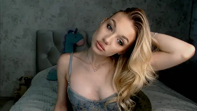Snapshot of Ella_Milla chatting on June 25, 2026, 1:05 pm Ella Milla online show from June 25, 2026, 1:05 pm