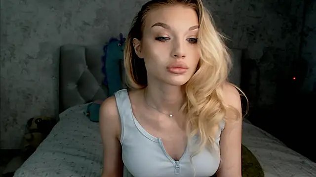 Snapshot of Ella_Milla chatting on June 26, 2026, 12:55 pm Ella Milla online show from June 26, 2026, 12:55 pm