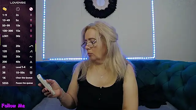 Snapshot of IvanaCharm chatting on November 21, 2025, 4:44 am IvanaCharm online show from November 21, 2025, 4:44 am