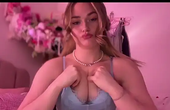 pinkie piexx online show from February 19, 2025, 8:31 pm