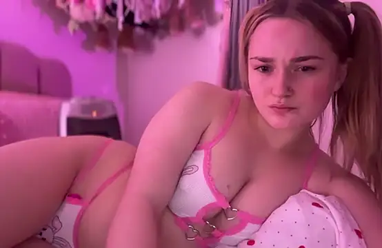 pinkie piexx online show from February 14, 2025, 10:14 pm