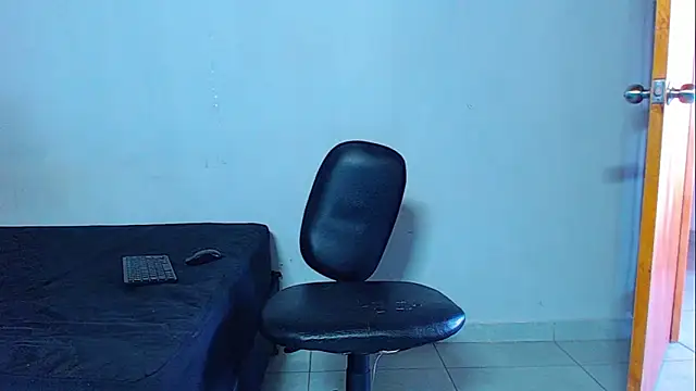 mikecoper 23 online show from April 20, 2026, 1:35 pm