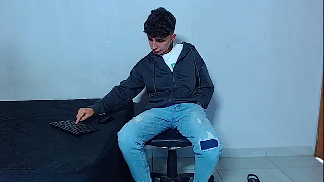 mikecoper 23 online show from February 25, 2026, 2:28 pm