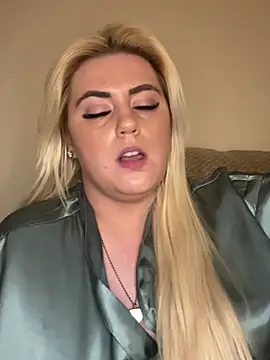 Blondiee3088 online show from February 27, 2025, 11:37 pm