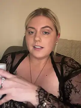 Blondiee3088 online show from January 20, 2025, 5:59 pm