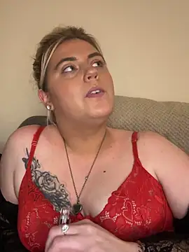 Blondiee3088 online show from January 22, 2025, 4:33 pm