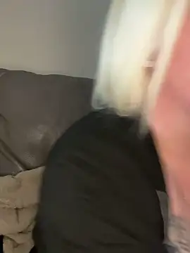 Blondiee3088 online show from March 6, 2025, 3:56 pm