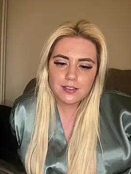 Blondiee3088 online show from February 28, 2025, 9:33 pm