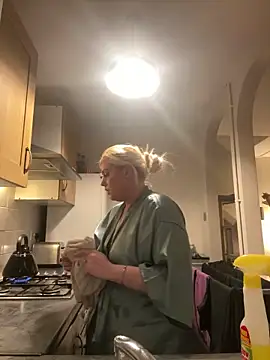 Blondiee3088 online show from March 3, 2025, 7:39 pm