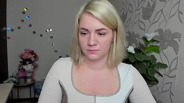 Snapshot of MariaSttone chatting on December 1, 2025, 6:31 pm MariaSttone online show from December 1, 2025, 6:31 pm