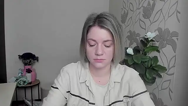 Snapshot of MariaSttone chatting on March 13, 2025, 11:19 am MariaSttone online show from March 13, 2025, 11:19 am